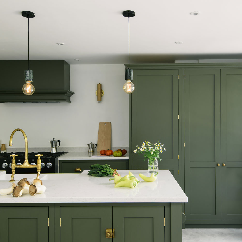 5 Interior Design Tips For A Perfect Dark Green Home!