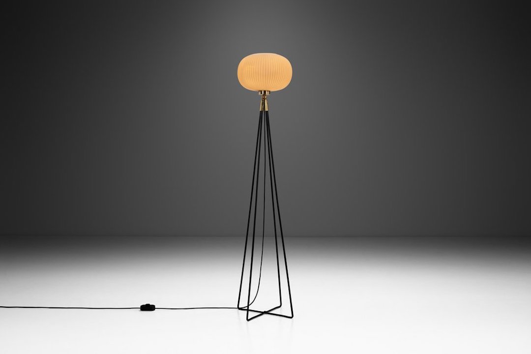 Modern Geometric Floor Lamp for Stylish Living Rooms