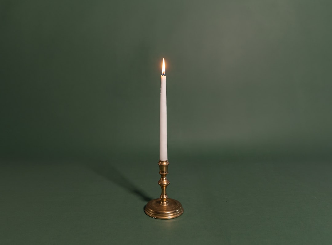 Timeless Elegance: Mid-Century Modern Table Lamp with Walnut Base