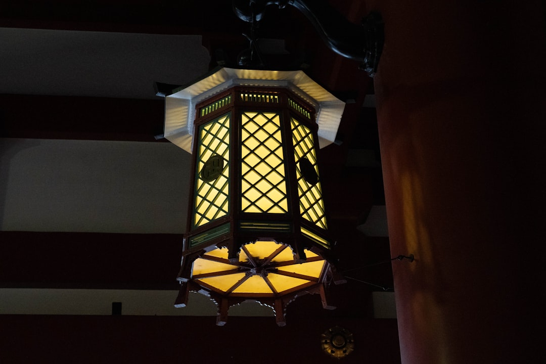 Vintage Lantern Ceiling Light: Perfect for Porch Ambiance